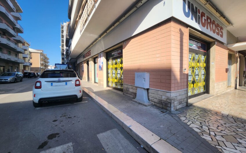 Locale commerciale in zona strategica