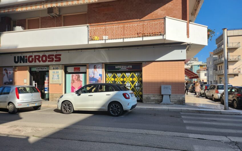 Locale commerciale in zona strategica