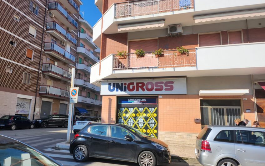 Locale commerciale in zona strategica