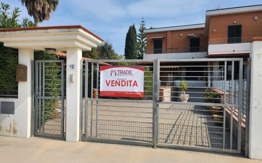 TERMOLI: Villa tri-familiare a colle della torre