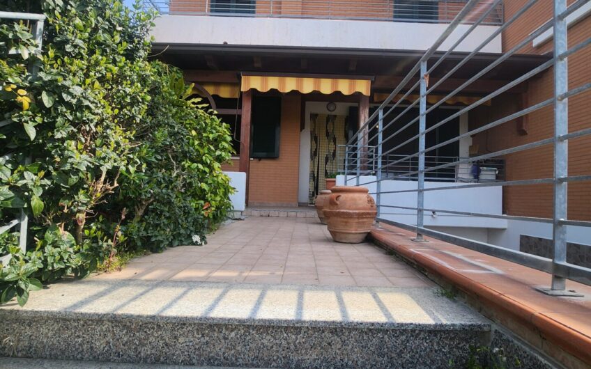 TERMOLI: Villa tri-familiare a colle della torre