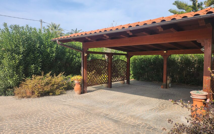 TERMOLI: Villa tri-familiare a colle della torre