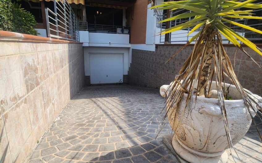 TERMOLI: Villa tri-familiare a colle della torre