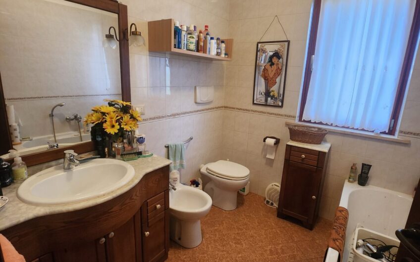 TERMOLI: Villa tri-familiare a colle della torre