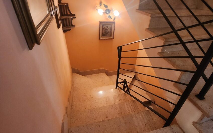 TERMOLI: Villa tri-familiare a colle della torre