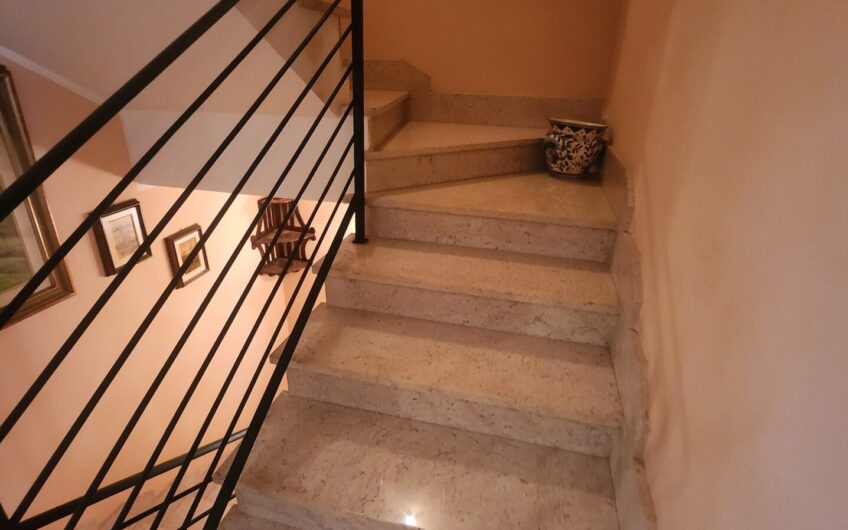 TERMOLI: Villa tri-familiare a colle della torre
