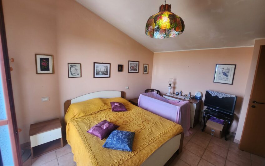 TERMOLI: Villa tri-familiare a colle della torre