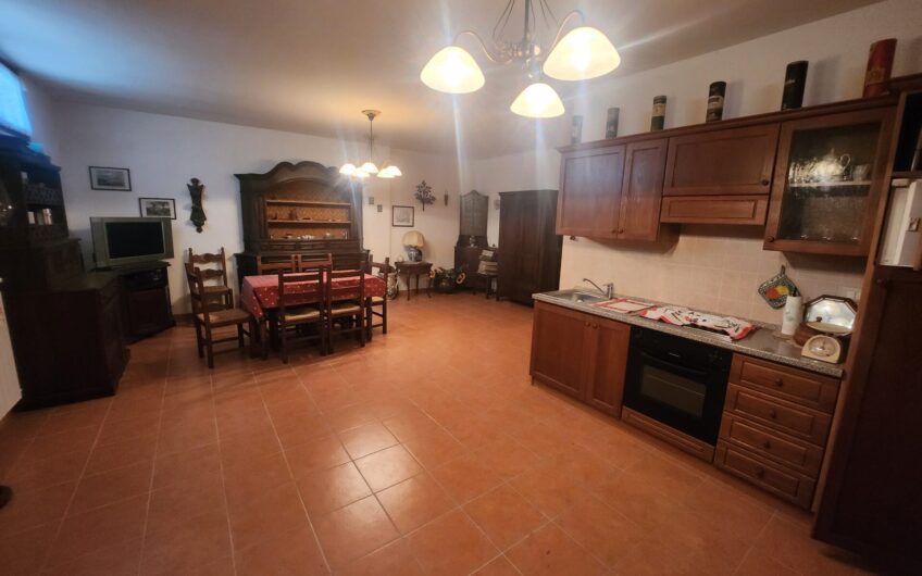 TERMOLI: Villa tri-familiare a colle della torre