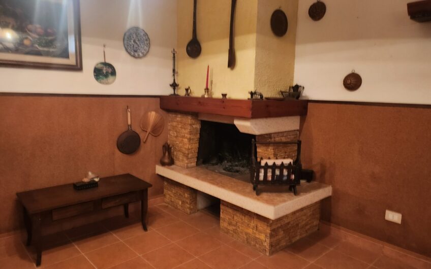 TERMOLI: Villa tri-familiare a colle della torre