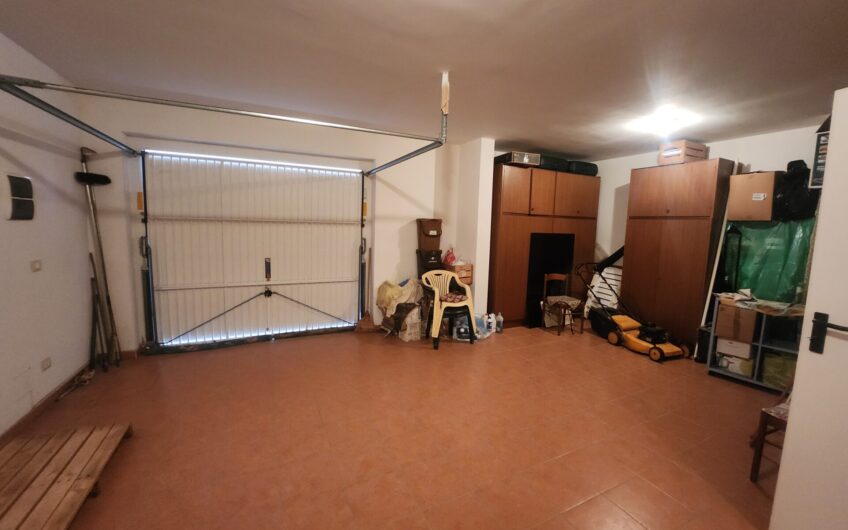 TERMOLI: Villa tri-familiare a colle della torre