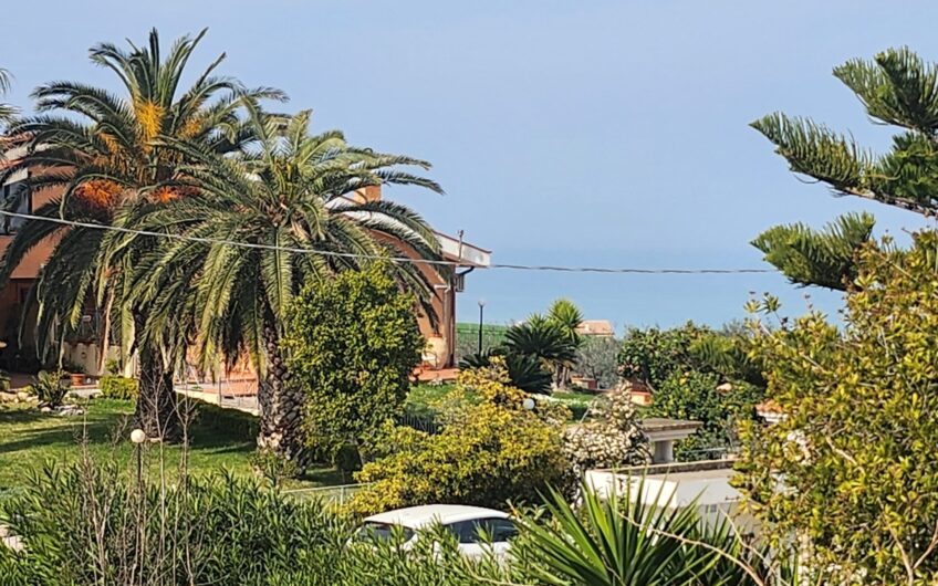TERMOLI: Villa tri-familiare a colle della torre