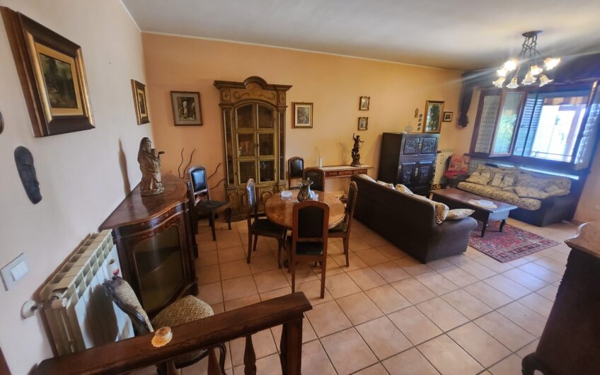 TERMOLI: Villa tri-familiare a colle della torre