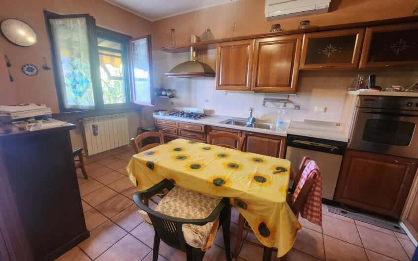 TERMOLI: Villa tri-familiare a colle della torre