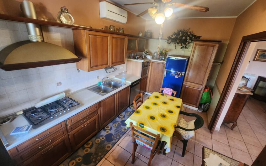 TERMOLI: Villa tri-familiare a colle della torre