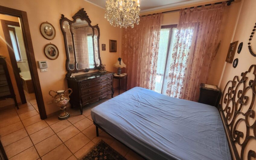 TERMOLI: Villa tri-familiare a colle della torre