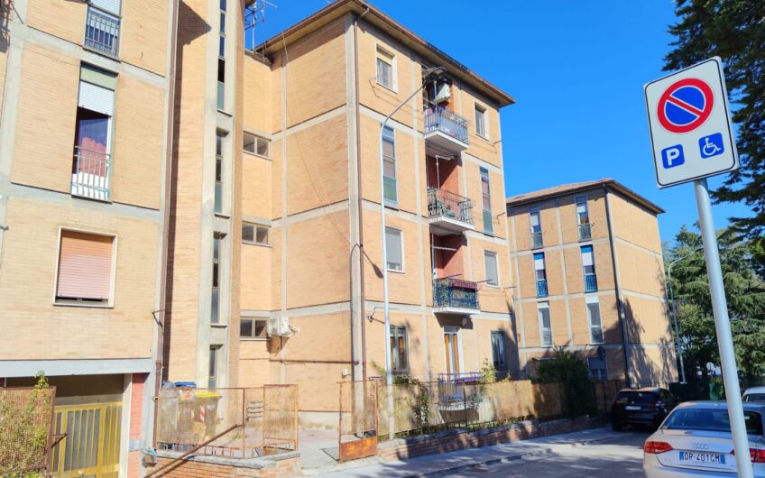🏡 Campobasso: Luminoso appartamento con balconi in Via Cirese