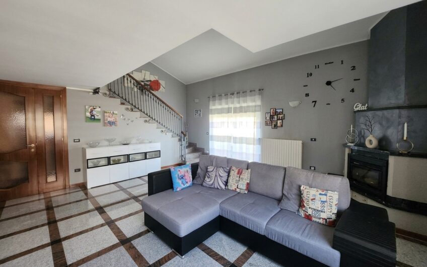 🏡 SPAZIO, COMODITÀ E INDIPENDENZA: LA VILLA BIFAMILIARE CHE STAVI CERCANDO! ✨