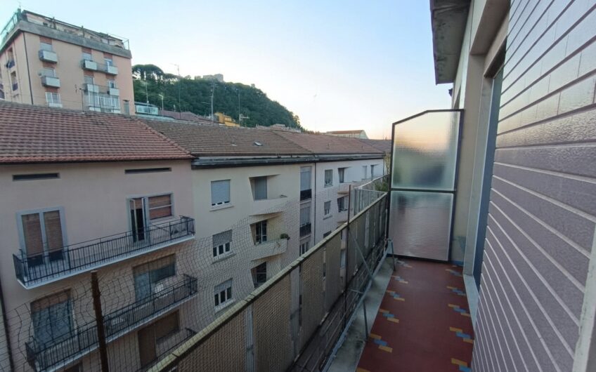 🏡Luminoso Trilocale Ristrutturato nel Cuore di Campobasso con Balcone e Cantina