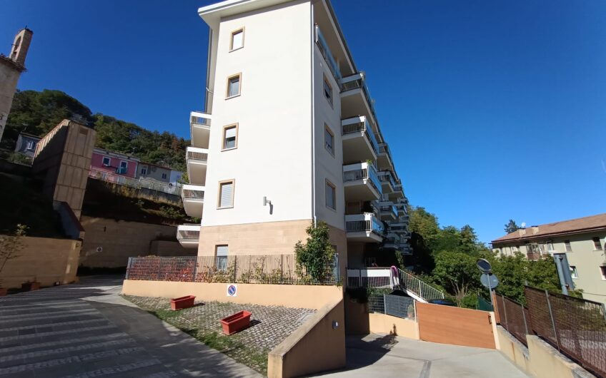 📍 Campobasso Via del Castello – Elegante Bilocale Arredato con Terrazzo Abitabile