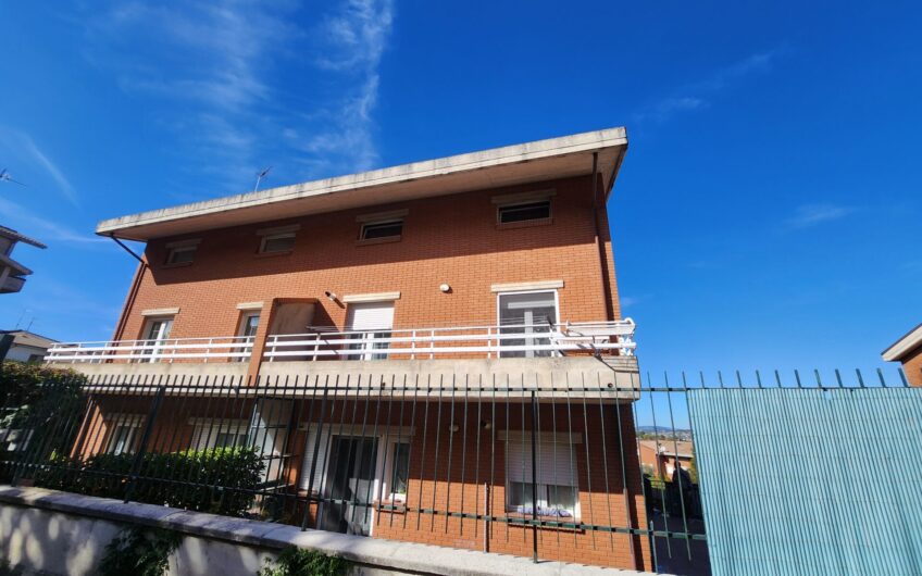 🏡 SPAZIO, COMODITÀ E INDIPENDENZA: LA VILLA BIFAMILIARE CHE STAVI CERCANDO! ✨