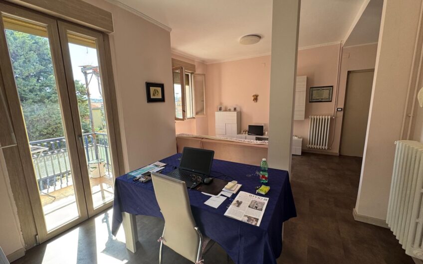 🏡 Campobasso: Luminoso appartamento con balconi in Via Cirese
