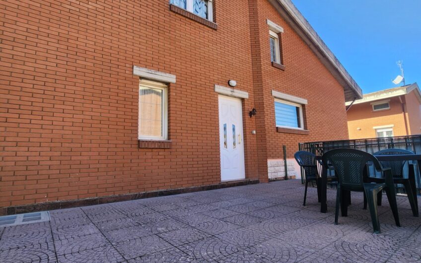 🏡 SPAZIO, COMODITÀ E INDIPENDENZA: LA VILLA BIFAMILIARE CHE STAVI CERCANDO! ✨